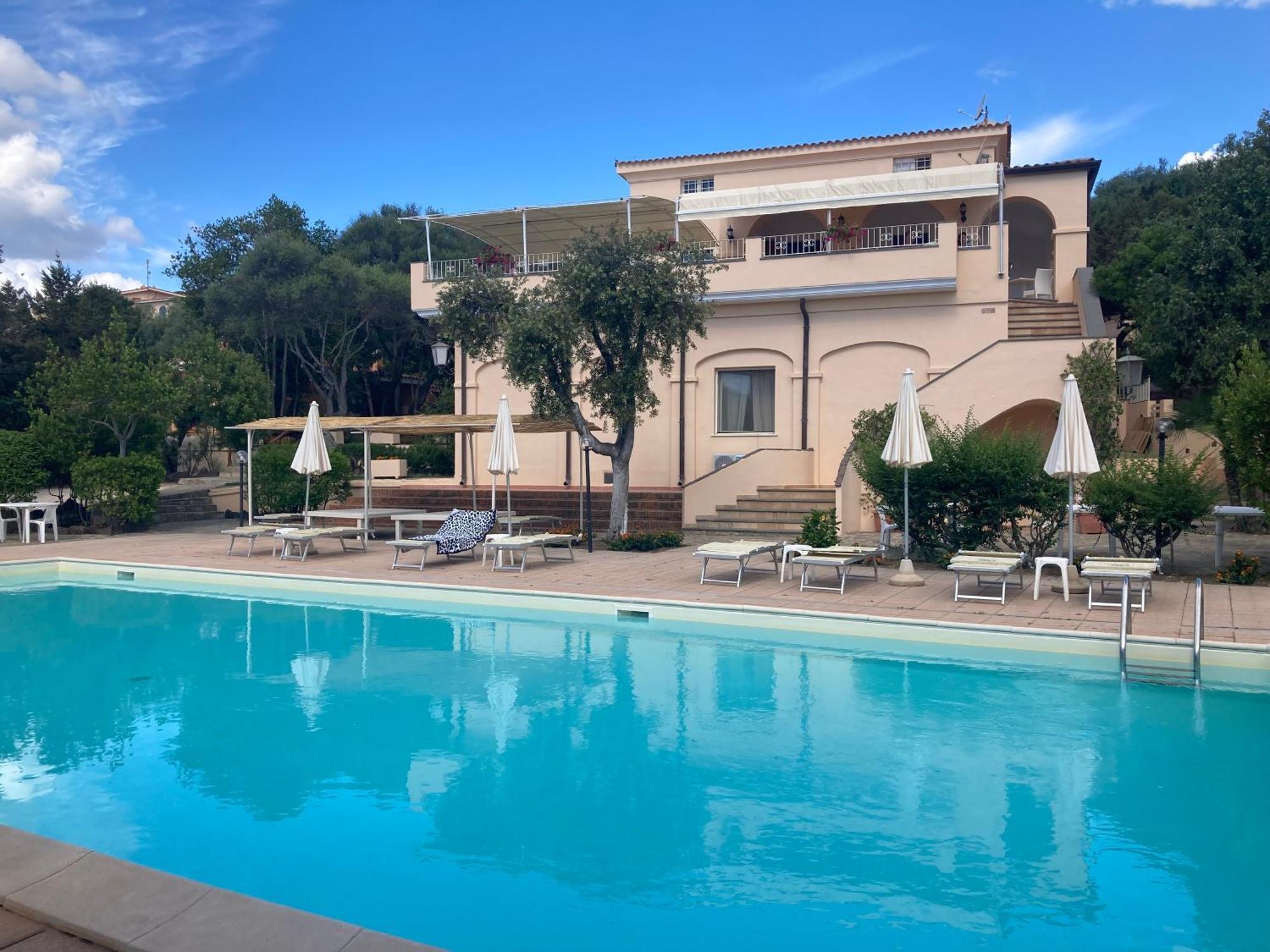 Hotel Villa Campana Cala Liberotto Exterior photo